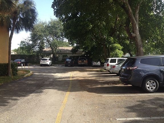 4th image of 4304 NW 9th Ave APT 1