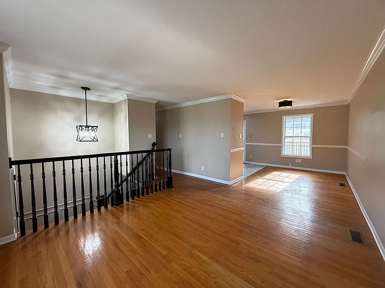 220 Brampton Rd — Photo 9