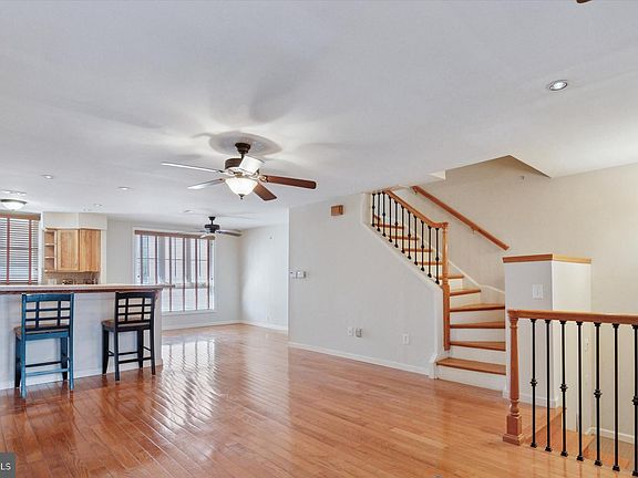2nd image of 812 Lombard St APT 14