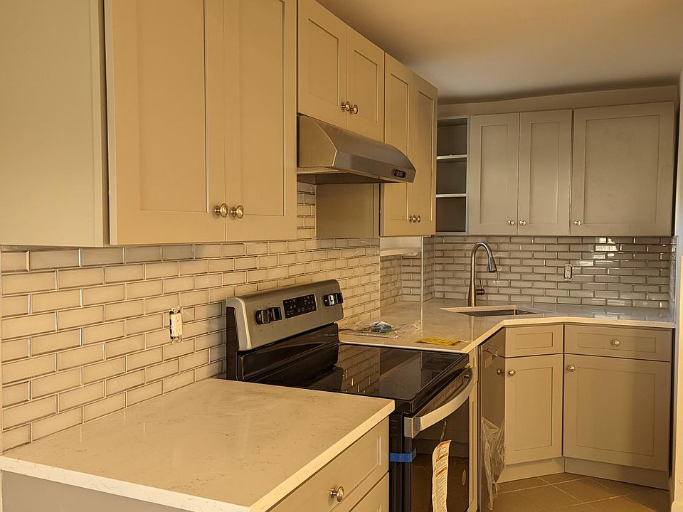1st image of 25 Parkview Ave #3