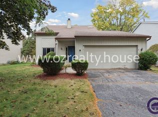 525 Bennington Dr, Maumee, OH 43537
