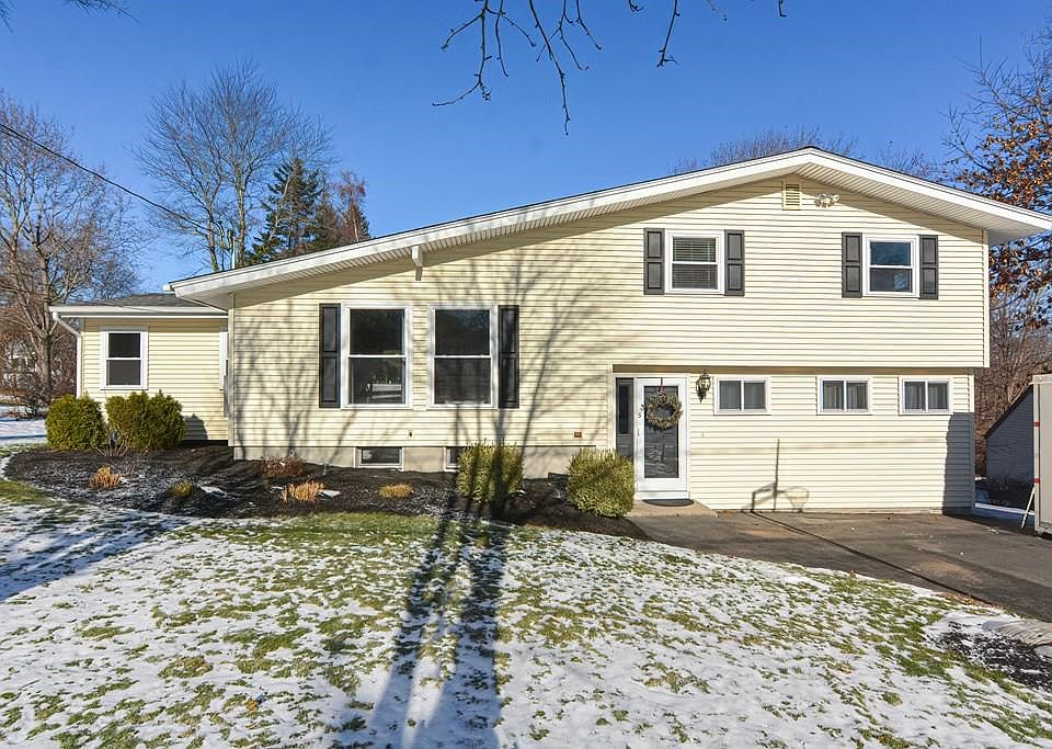 1st image of 5 Fordham Dr