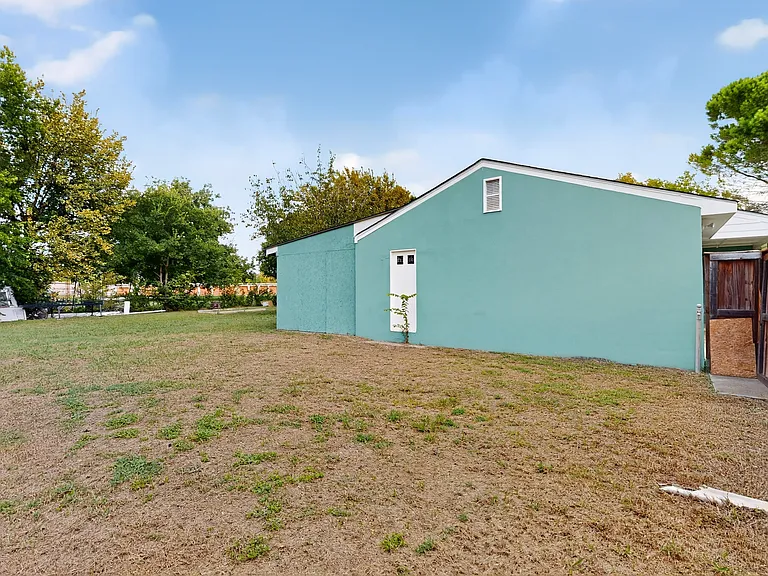 409 Dewitt St — Photo 14