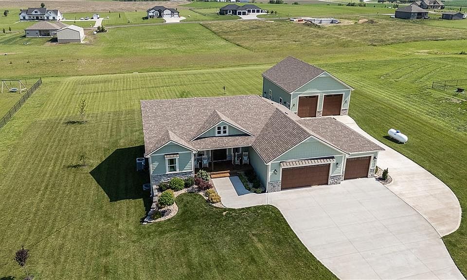 1st image of 6741 Lakeside Cir