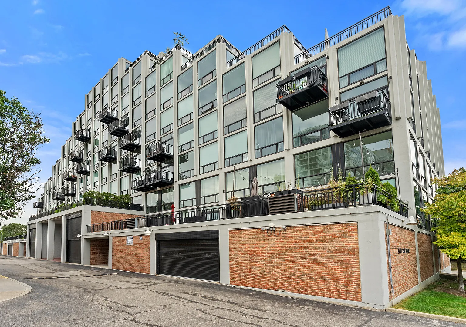 1 bed, 770 sqft, $2,700 — Photo 1