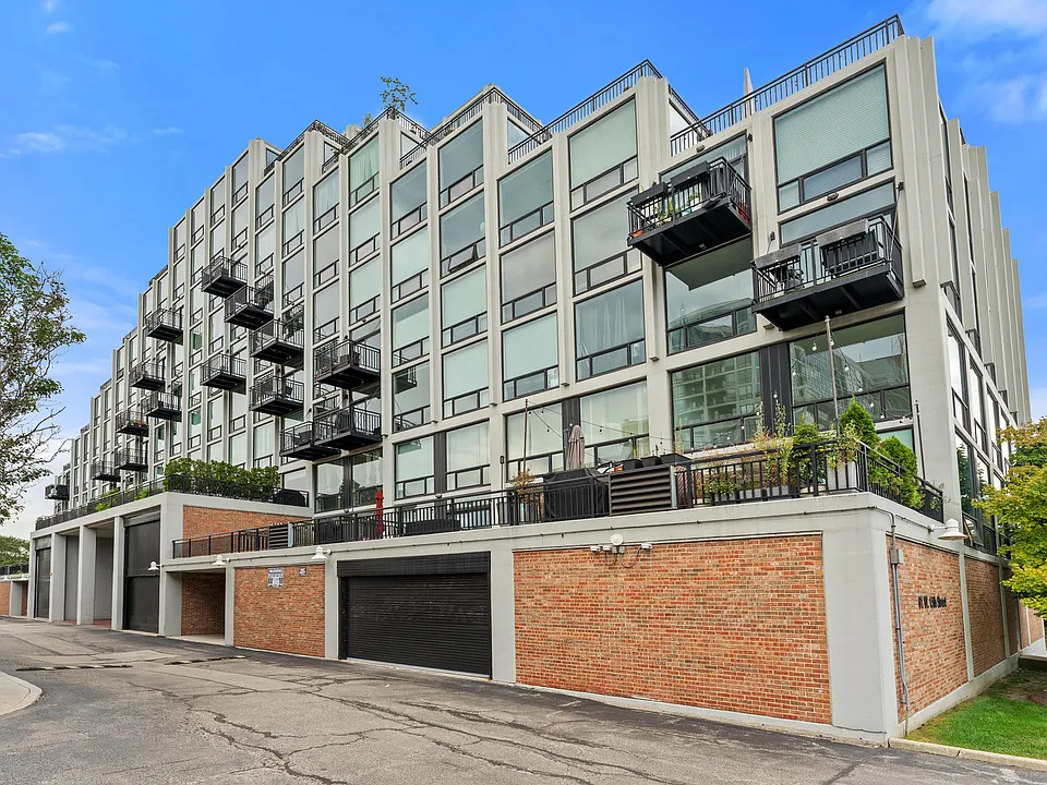 61 W 15th St #706