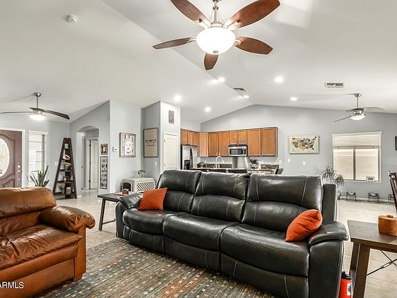 4th image of 1287 W Castle Dr