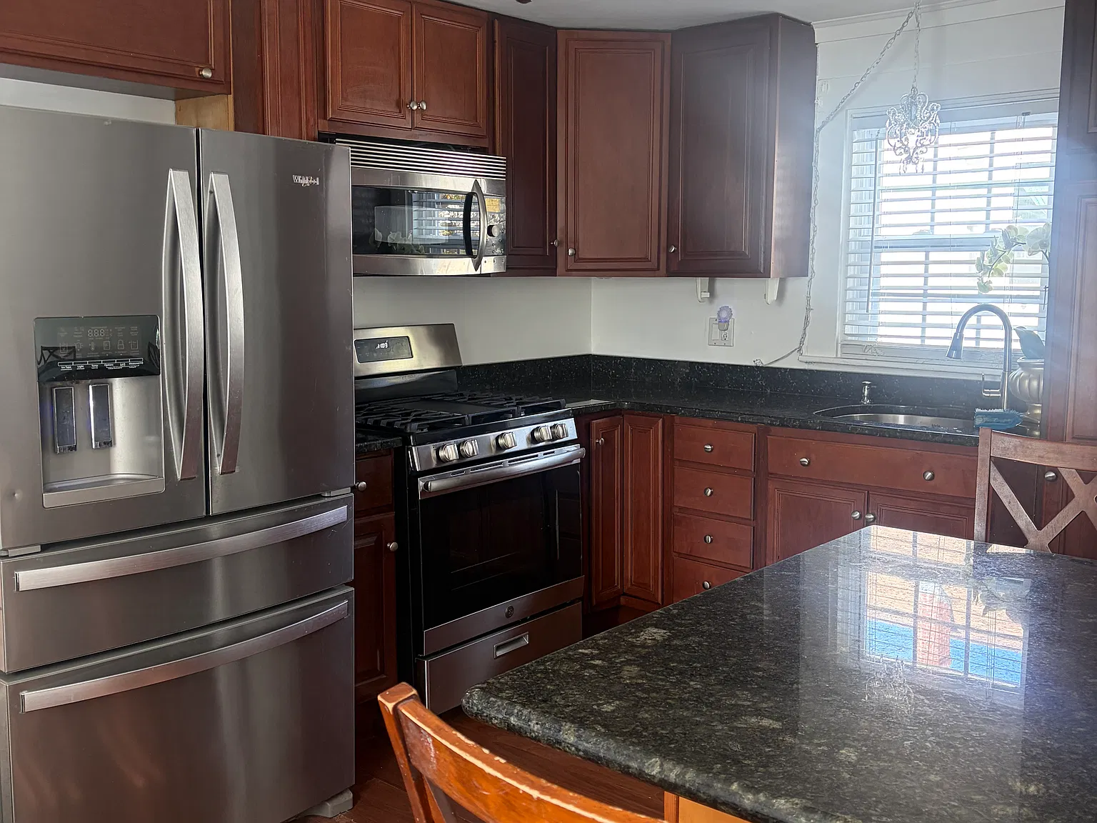 4 bed, 1400 sqft, $3,100 — Photo 2