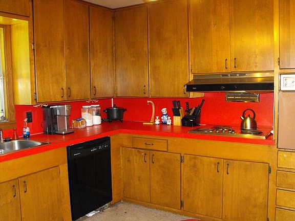 3rd image of 924 W Haes Ave