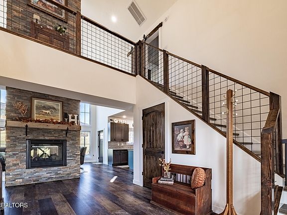 4th image of 1010 Keener Rd