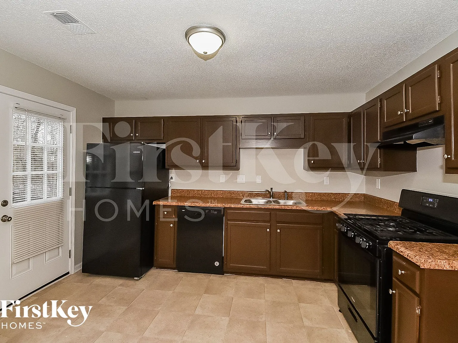 3 bed, 3.0 bath, 1700 sqft, $2,185 — Photo 4
