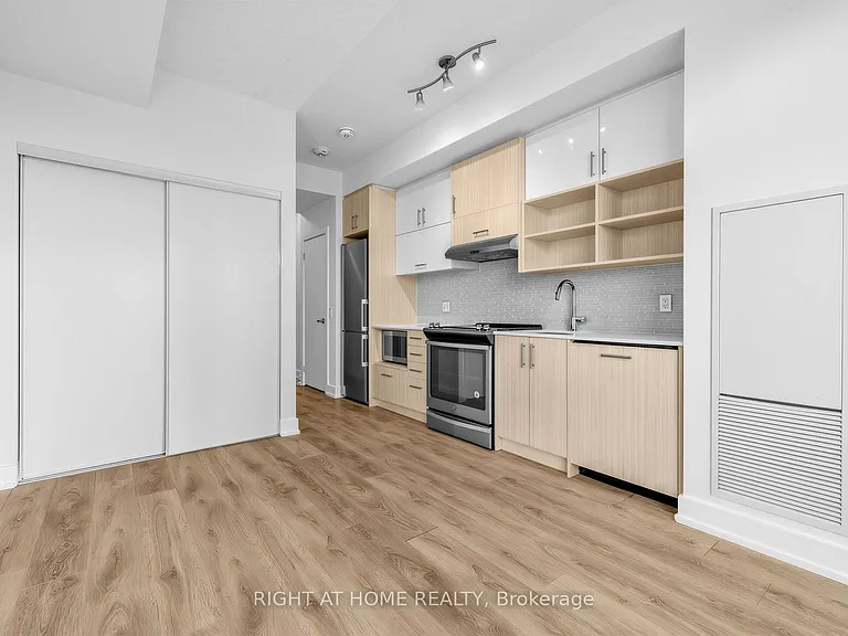 128 Fairview Mall Dr #509 — Photo 11