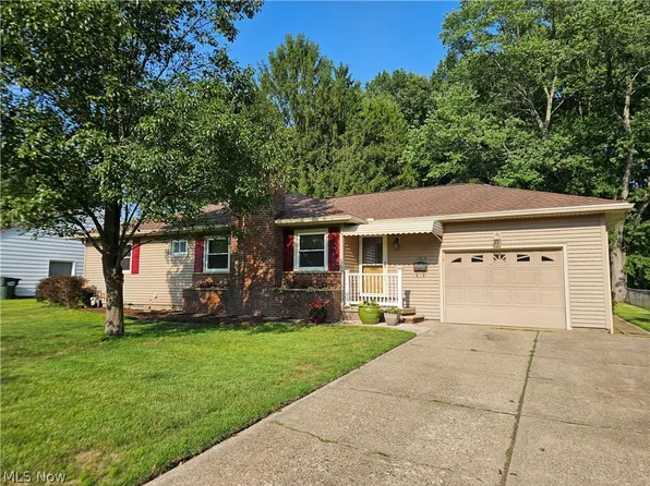 2819 Outlook Dr, Stow, OH 44224