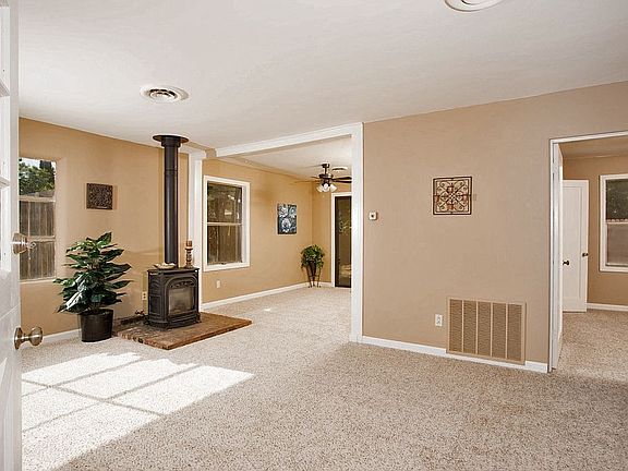 5th image of 826 Live Oak Way