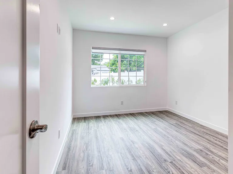 8805 Paso Robles Ave — Photo 14