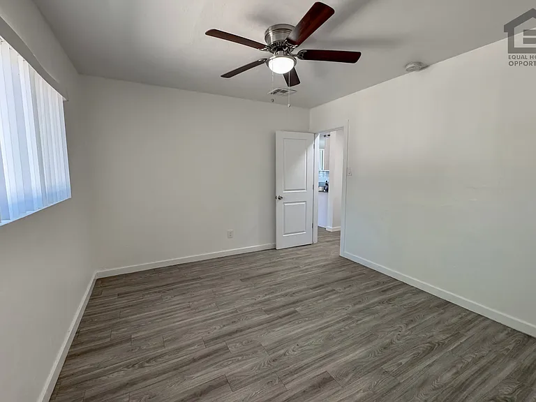 1342 E Willetta St — Photo 26