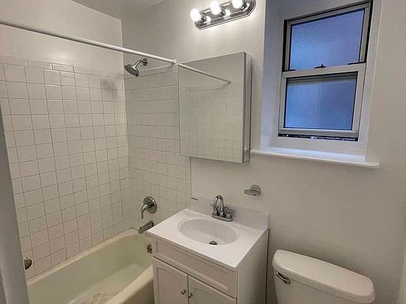 4th image of 319 W 21st St APT 4A