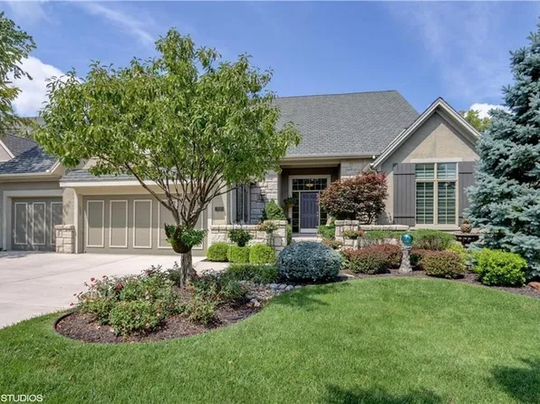 750 Suffolk Ln, Belton, MO 64012