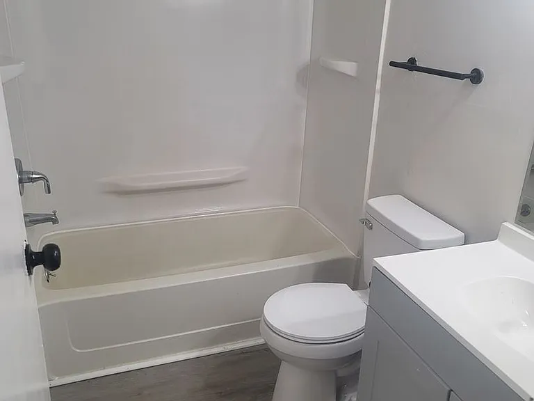 elmtree1401b — Photo 12