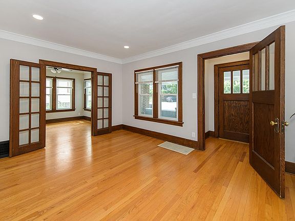 5th image of 4214 Davenport St