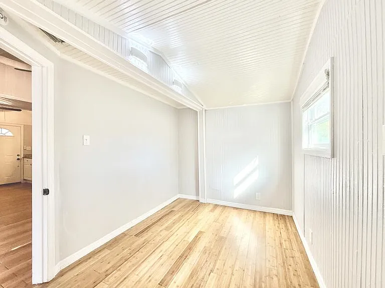 713 Smith St — Photo 38