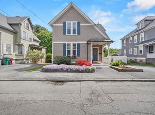 30 Wentworth Ave, Lowell, MA 01852