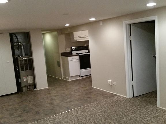 4th image of 3040 N Clybourn Ave