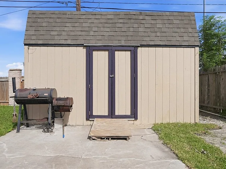 6826 Sahara Dr — Photo 37