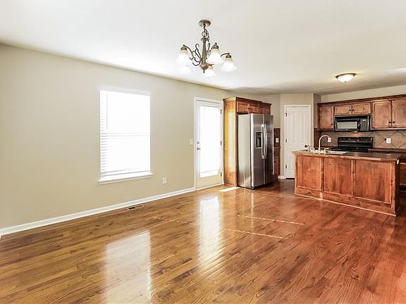 5th image of 4409 NE 85th St