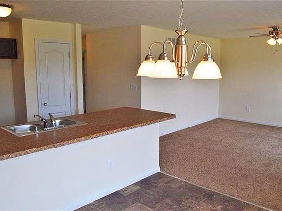 4th image of 376 Rocky Pointe Ct