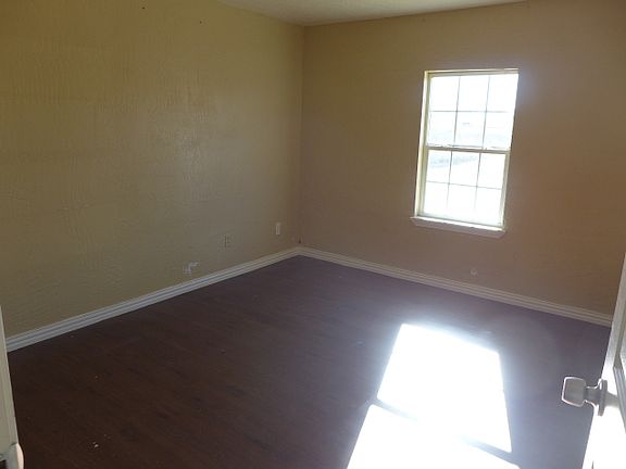 5th image of 1200 N Woodland St