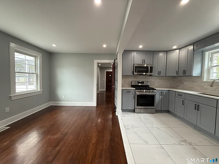 30 Hadley St — Photo 2