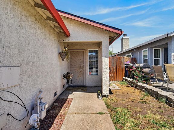 3rd image of 4533 Terrace Downs Way