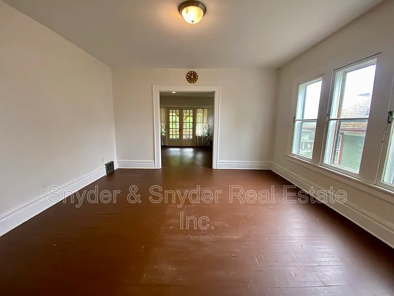400 Cloverdale Ave #UP — Photo 6