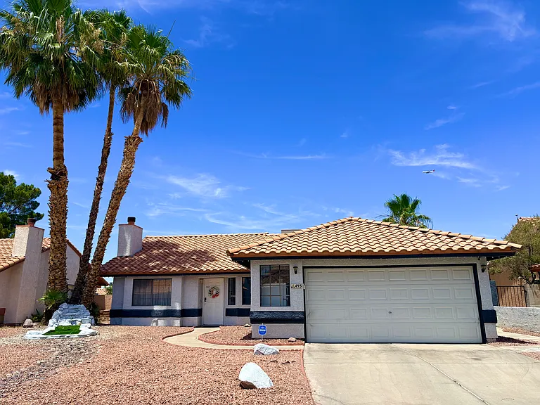 493 Chelsea Dr — Photo 1