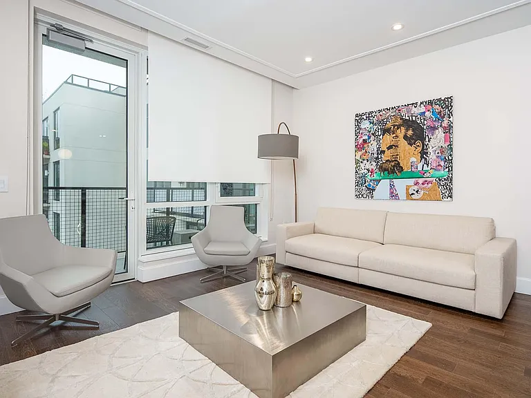 372 9th Luxury Rentals — Photo 49