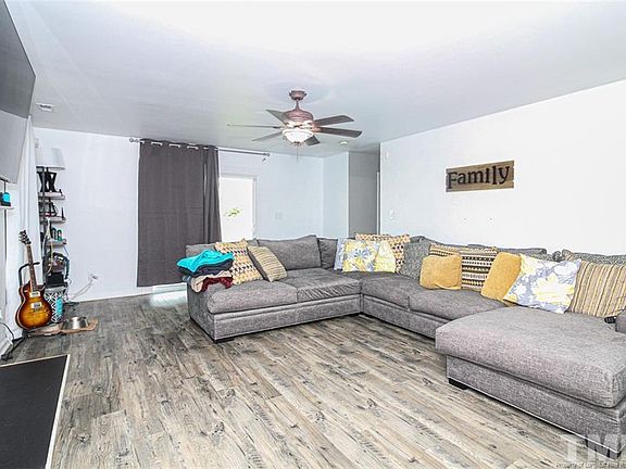 5th image of 784 Fairfield Cir