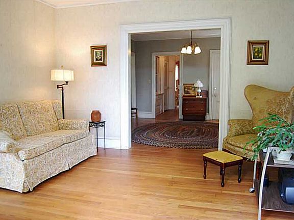 5th image of 75 Greenwood Ave