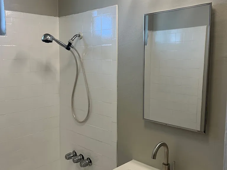 2425 W 182nd St #2 — Photo 7