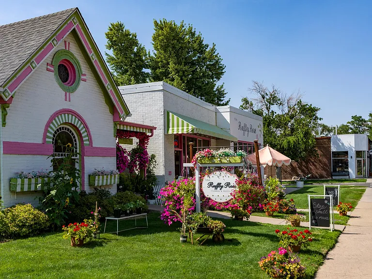 Stroll to the charm of South Pearl Street_just minutes from Modera University Park.