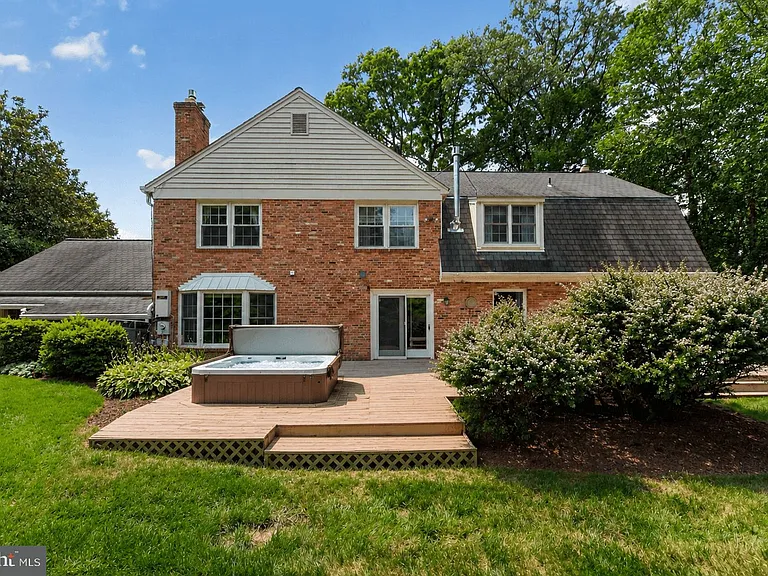 1022 Delf Dr — Photo 38