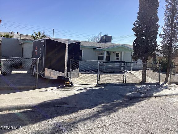 4th image of 1004 Atwood Dr