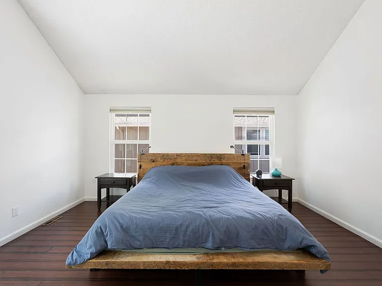 10217 Julian St — Photo 20