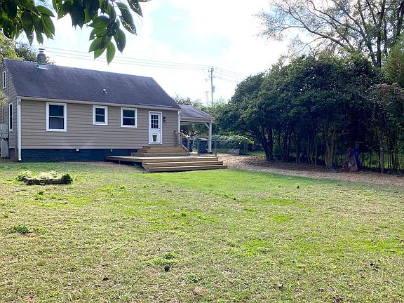 Back deck leading to yard