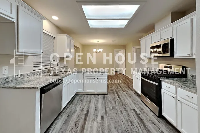 5510 Lee Hutson Ln — Photo 7