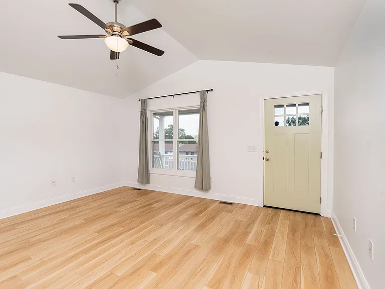 562 N Bayard Ave — Photo 26