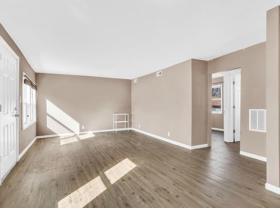 3rd image of 409 Highmoor Dr