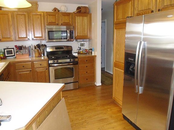 Kitchen: Stainless Appliance
