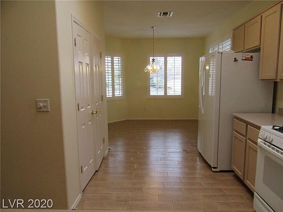 4th image of 2860 Goldcreek St