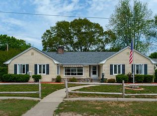 22 Smith St, Riverside, RI 02915